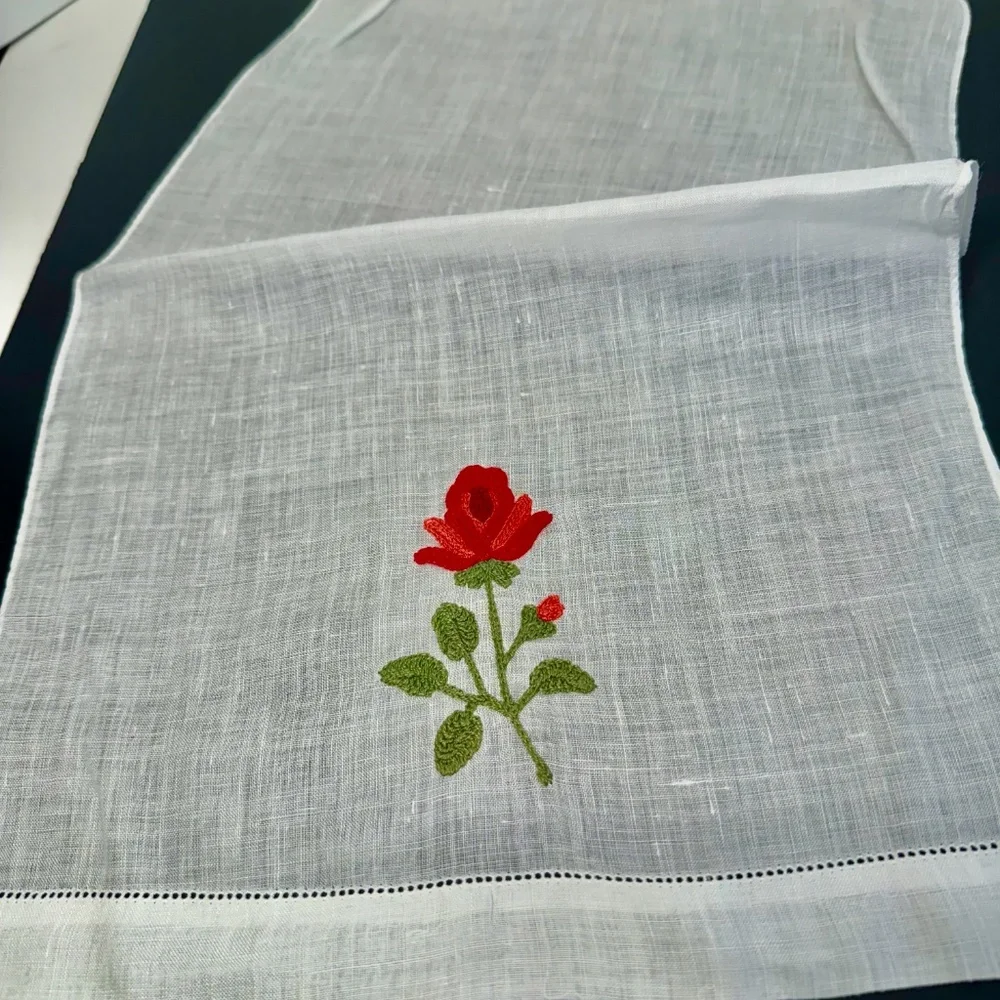Vintage,Unused White Madeira Linen , Embroidered Rose Finger Tip Guest Towel